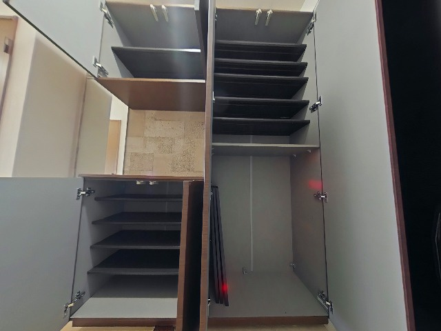 ラ・シャトーサンクの収納|下駄箱と鏡