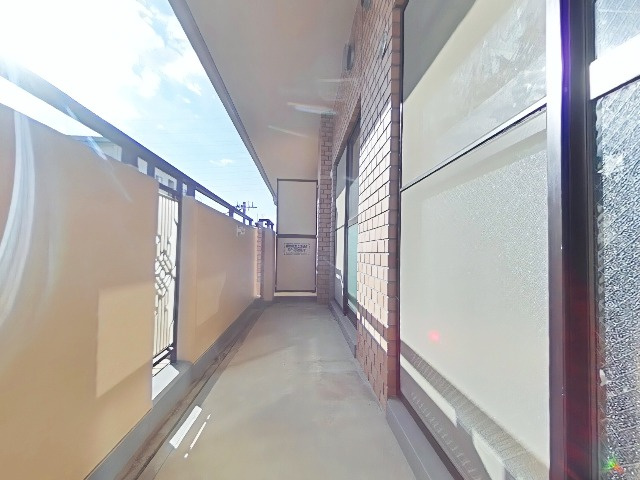 ラ・シャトーサンクのバルコニー|外からの目が気にならないバルコニーで洗濯物が干せます