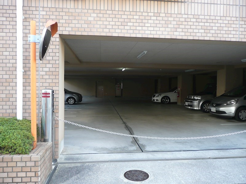 ラ・シャトーサンクの駐車場|カースペースがあります