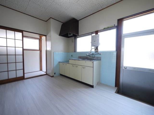 東花尻貸家の居間・リビング