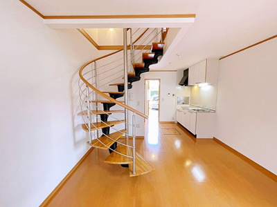 【居間・リビング】 | Breeze YAMADA【名古屋市賃貸・メゾネット】