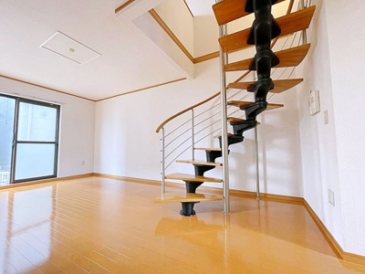 【居間・リビング】 | Breeze YAMADA【名古屋市賃貸・メゾネット】