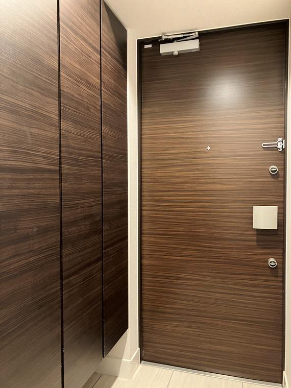 プレミスト大宮Ｔｅｒｍｉｎａｌ　Ｍａｒｋｓの玄関