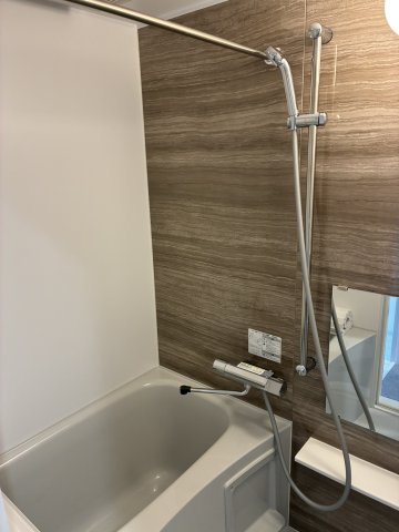 ラグゼフラット東六郷の浴室