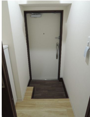 【玄関】 | リーノ新宿若松町 | 収納もある玄関です