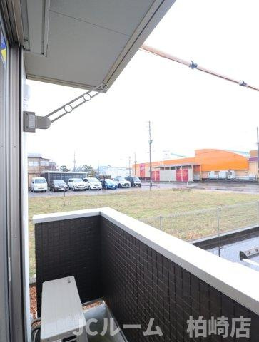 柏崎市松波３丁目のアパートのバルコニー