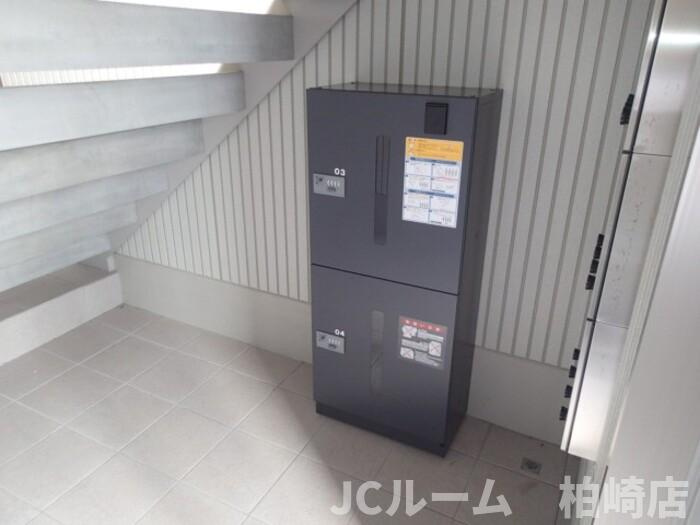 柏崎市松波３丁目のアパートのエントランス