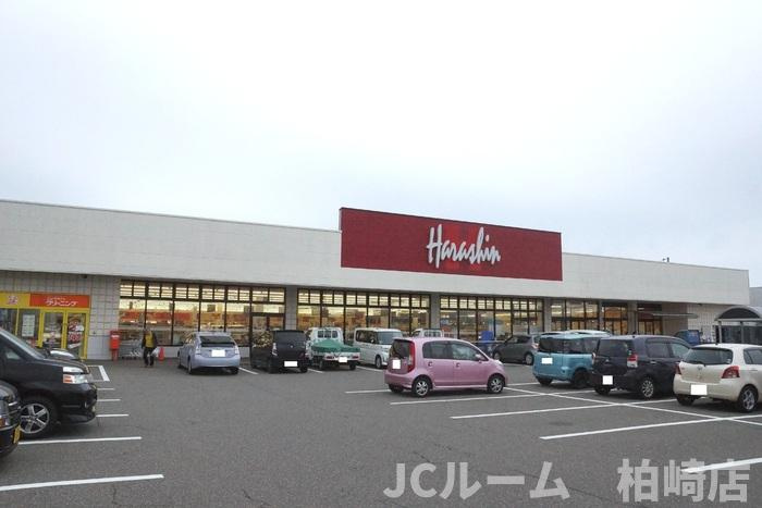 柏崎市松波３丁目のアパートの周辺