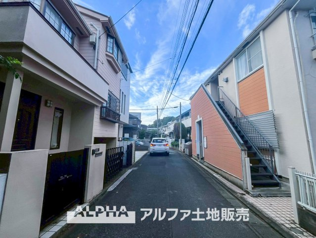 ~府中本町~Remodeled Homeの前面道路含む現地写真|【House of the Sun】
◆明るい家◆太陽の温かな光がお家全体を照らす。そこには目を輝かせ笑顔で見つめてくれる君がいて、「ただいま」の言葉がこだまする。そんな君の瞳に恋している。
