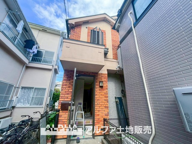 ~府中本町~Remodeled Homeの外観|【the light】
◆ほのかな光を◆夕暮れ時に迎える優しい光。暖かく心休まるほっとする瞬間。家族のもとへ。幸せのもとへ。しんちくには出せないレトロな装いがわが家に愛着を沸かせます。