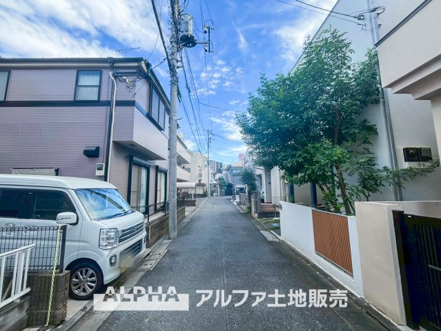 ~府中本町~Remodeled Homeの前面道路含む現地写真|【Blue sky】
◆青空に包まれて◆ベランダから望む紺碧の空。外を眺め時を忘れるなんて、ひさしかたぶりだろうか。こんなにも広く美しい情景が我が家にも広がっているなんて。こんな時間を大切にしたい。
