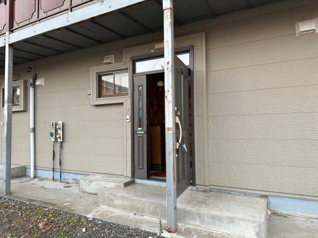 釧路市北園１丁目のアパートのエントランス