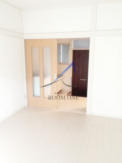 アパートメント四季の居間・リビング|洋室のお部屋です。