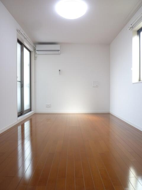 リブリ・アイリス・エンサータの洋室