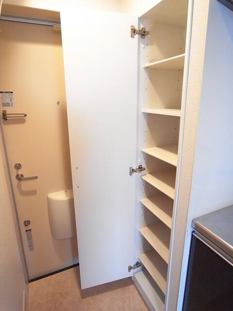 リブリ・アイリス・エンサータの玄関