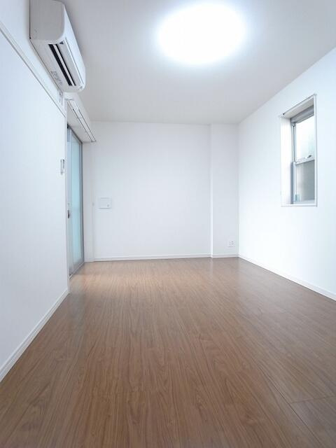 リブリ・アイリス・エンサータの洋室