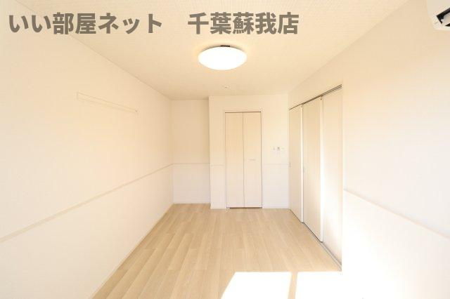 ヴィラ・オアシスの寝室|広くて明るい寝室