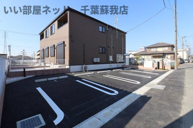 ヴィラ・オアシスの駐車場