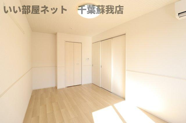 ヴィラ・オアシスの洋室|落ち着いた色調の洋室です