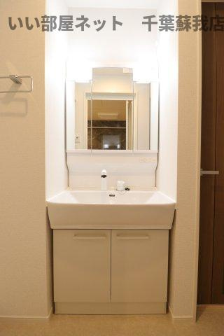 ヴィラ・オアシスの洗面所|忙しい朝には欠かせない洗面所です