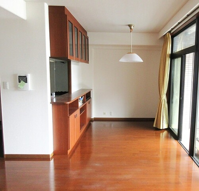 【居間・リビング】 | サーパス今泉第２ | リビングダイニング　別角度※カーテン撤去予定