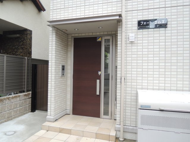 フォートエムズのエントランス