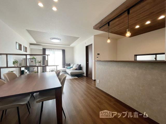 深谷市原郷 新築一戸建て 第5期 全11棟の居間・リビング|窓から差し込む光で家族を温かく包み込みます。明るいリビングで子育てする喜びを☆いつでも見学可能です！