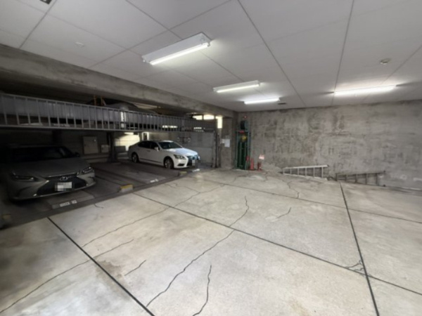 【駐車場】