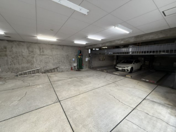 【駐車場】