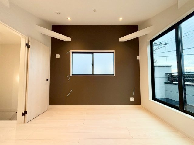 世田谷区野毛3丁目　新築戸建　残1棟の洋室|全居室は2面採光のため、通風や採光性を高めてくれます。明るく開放的で快適な居住空間を実現！

現地ご見学希望・資料請求などお気軽にお問い合わせ下さい！
03-5990-5201