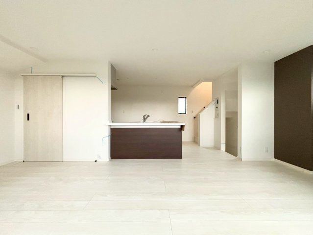 世田谷区野毛3丁目　新築戸建　残1棟の居間・リビング|2階リビングは外からの視線が気にならない、寛ぎのプライベート空間！

現地ご見学希望・資料請求などお気軽にお問い合わせ下さい！
03-5990-5201