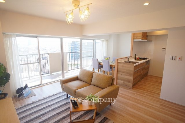 【居間・リビング】 | ハイム鴻池 | 【LDK：15.6帖】ワイドサッシ☆南西向きです☆