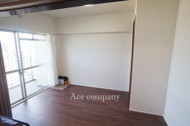 【内装】 | ファミールハイツ城東A棟 | 【東側：洋室5帖】バルコニーに面したお部屋です☆