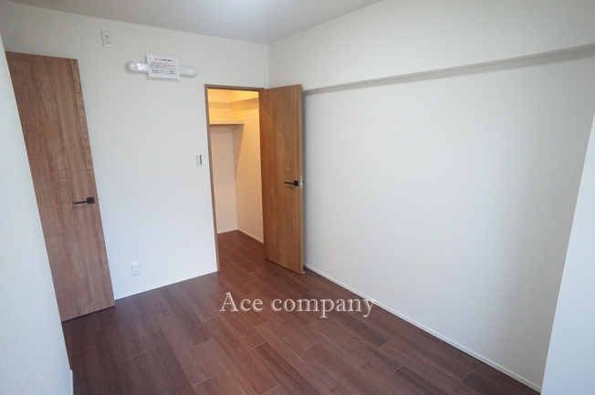 【寝室】 | ファミールハイツ城東A棟 | 【西側：洋室5帖】ウォークインクローゼットがあるお部屋♪エアコン先行配管済みです☆