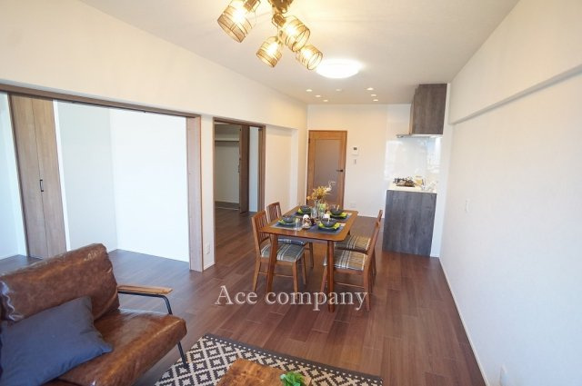 【居間・リビング】 | ファミールハイツ城東A棟 | 【LDK：12.4帖】全室クロス貼替え、床材張替え、水廻り設備一新、建具新調、ハウスクリーニング済みです☆