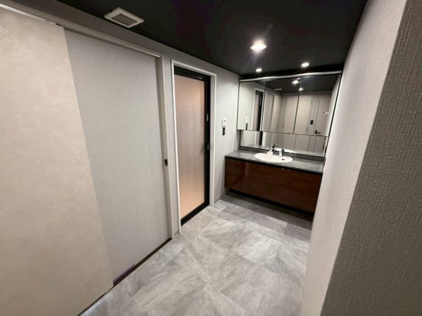 【脱衣所】 | 約2帖程の脱衣所があります。