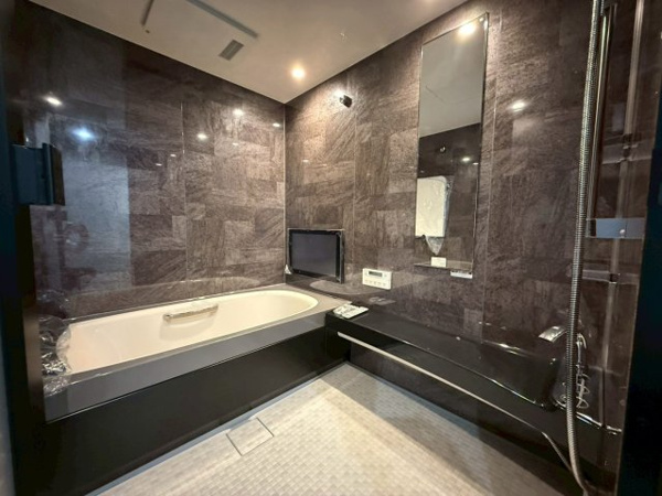 【浴室】 | お風呂でTVを見てゆっくりとくつろいでいただけます。