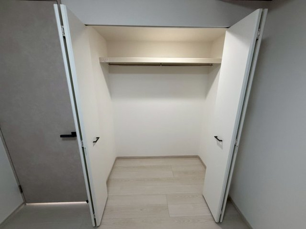 【収納】 | 収納内に照明がございます。