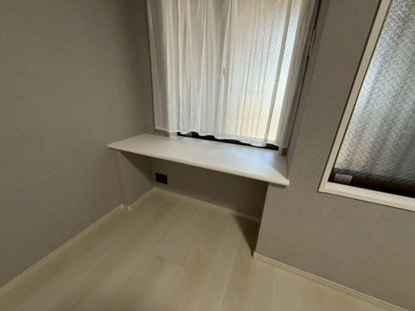 【その他】 | 備え付けの作業台がございます。