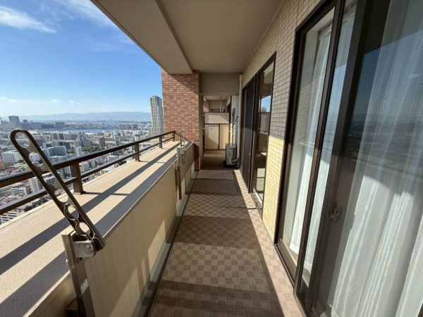 【バルコニー】 | 南西向きのバルコニーですので、陽当たり良好です。