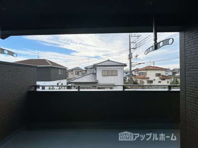 【新築戸建】深谷市上野台 全1棟のバルコニー|インナーバルコニーで突然の雨でも安心♪直射日光を防げるので、紫外線を気にせず自然の光や風を感じながら日光浴もできちゃいます♪