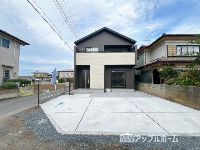 【新築戸建】深谷市上野台 全1棟の前面道路含む現地写真|駐車場は並列駐車3台分☆来客時も安心です♪セカンドカー用にもお使いいただけます。