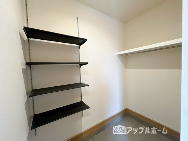 【新築戸建】深谷市上野台 全1棟の玄関|便利な土間収納付き