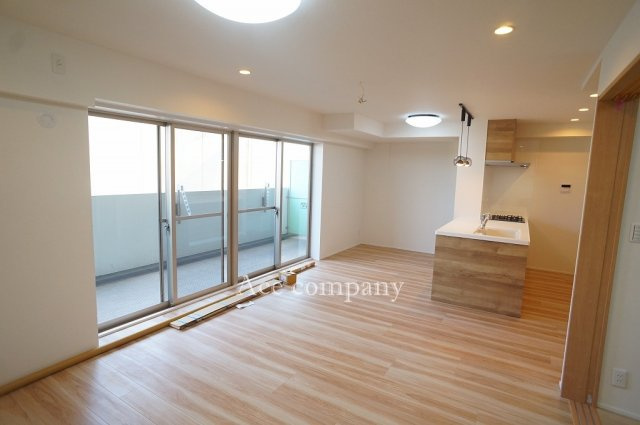 【居間・リビング】 | ライオンズマンション鴻池新田 | 【LDK：ゆったり約18.2帖♪】