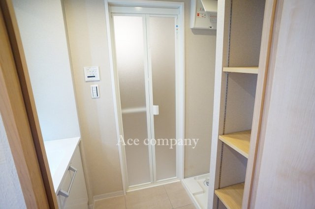 【ランドリースペース】 | ライオンズマンション鴻池新田 | 給水・給湯管新規交換済みです☆