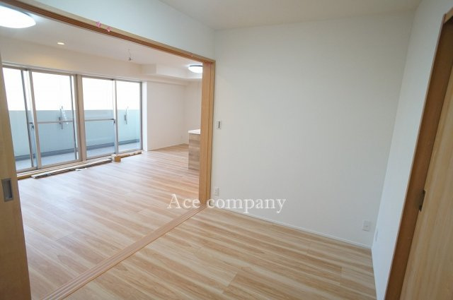 【内装】 | ライオンズマンション鴻池新田 | 【洋室4.5帖】リビングに面したお部屋です♪