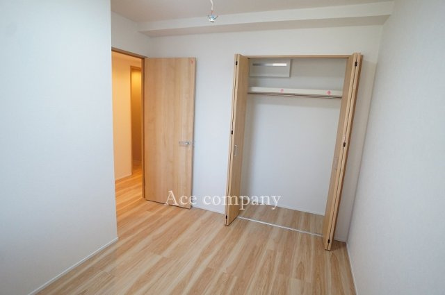 【子供部屋】 | ライオンズマンション鴻池新田 | 【洋室5.1帖】クローゼット完備です♪