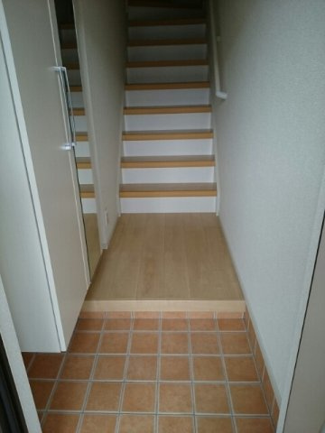 レザンド・フレーズⅡの玄関|シューズボックス付きの玄関です☆