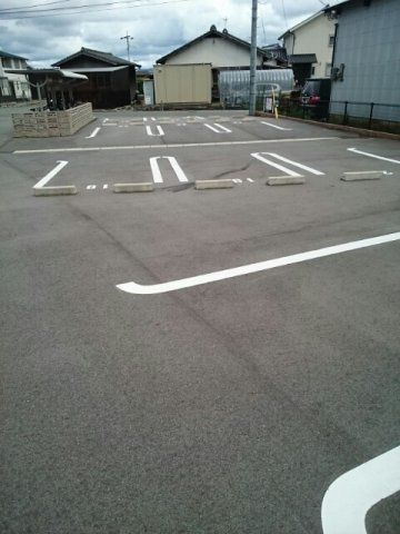 レザンド・フレーズⅡの駐車場|駐車スペースもあります☆