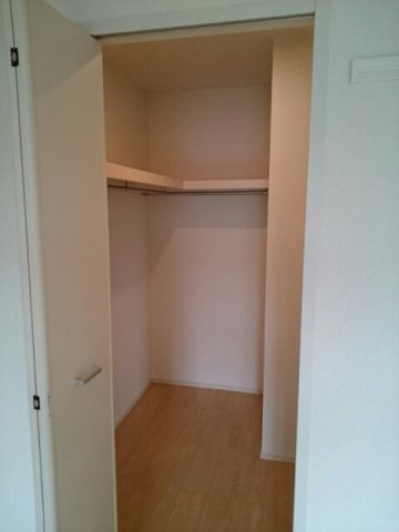 レザンド・フレーズⅡの収納|ウォークインクローゼットなので収納豊富です☆